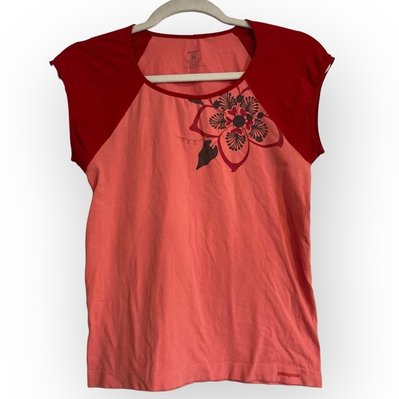 Women's Patagonia Red Pink Nylon Outdoor Activity Floral Graphic Top Size Medium - Picture 1 of 15